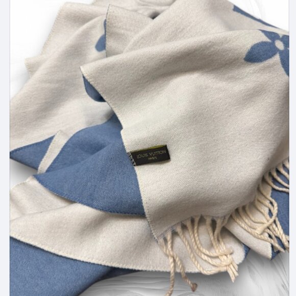 Light Blue & White Reversible Floral Pattern Fringe Shawl / Scarf - Picture 6 of 6